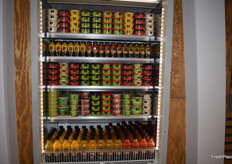 Zumos de frutas y salsas en el stand de Avomix, del grupo Reyes Gutiérrez.